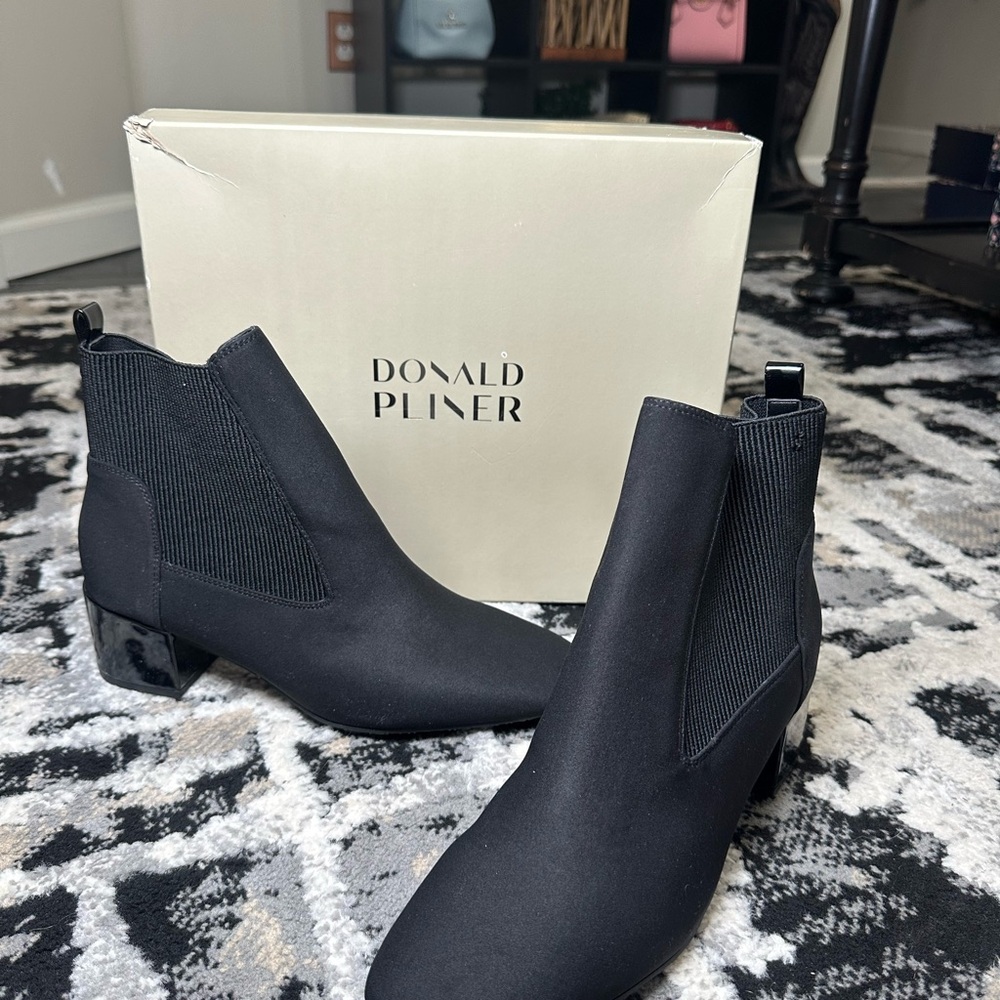 New Donald J Pliner | Bonned Black Ankle Booties Size 8.5